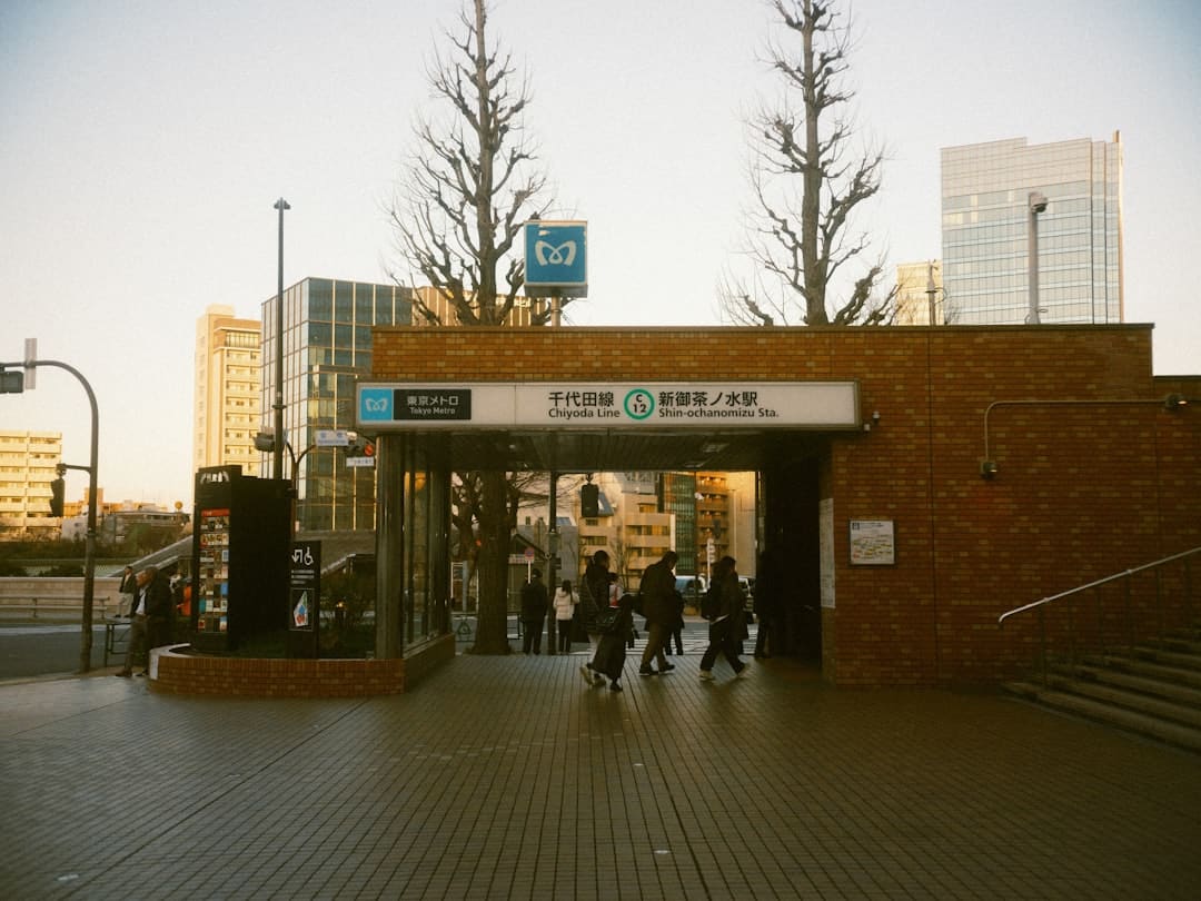 深市公司半年报全景扫描:营收超10万亿元 战新产业公司增势强劲